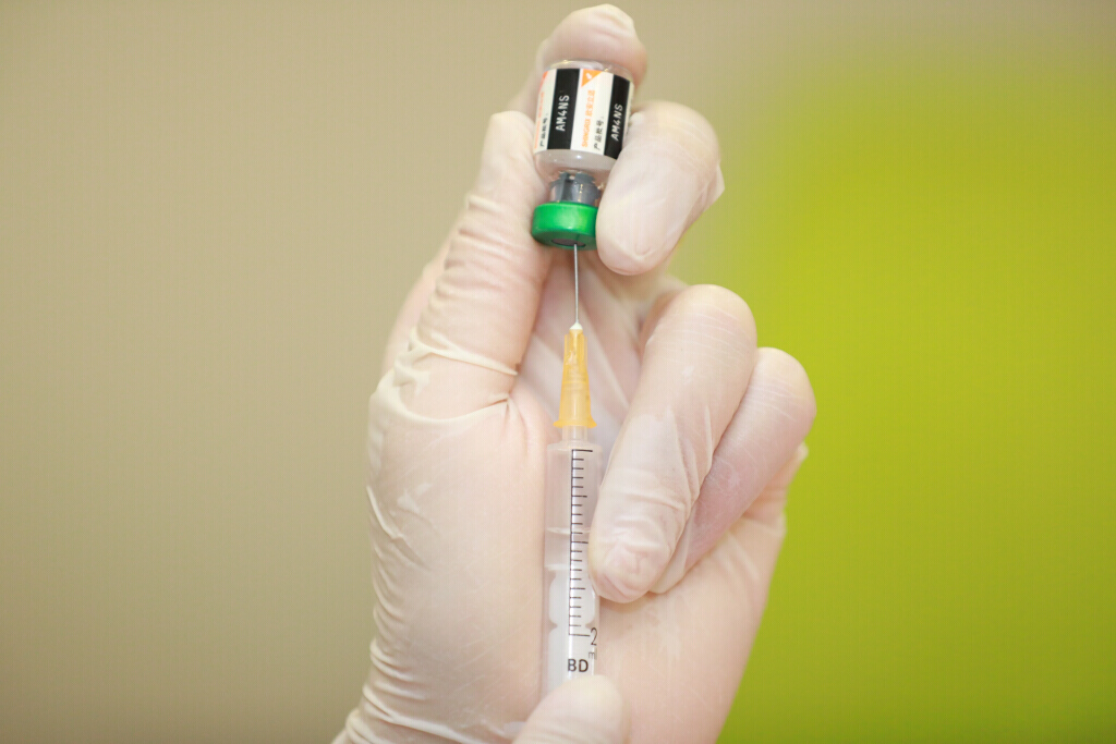 用消灭天花的毒株攻克艾滋，我国疫苗完成I期临床试验