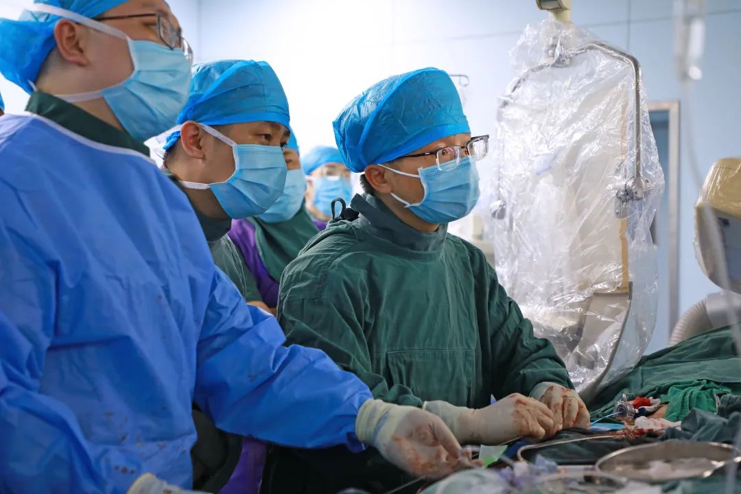 嘉兴一院心血管团队再攻复杂主动脉瓣置换手术